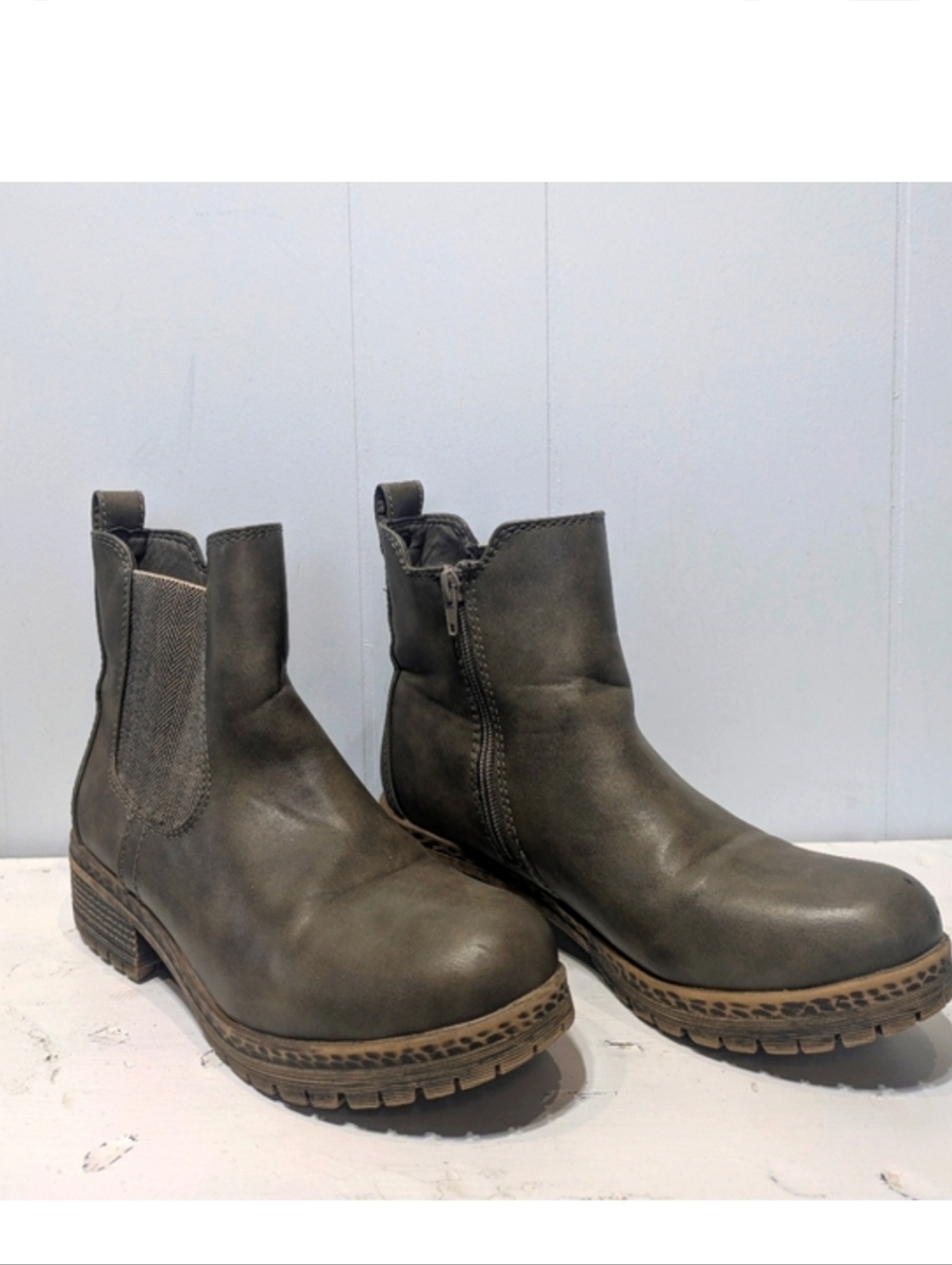 Maurices Anna‎ Ankle Boots – Gray Combat Chelsea Style Size 8 Faux Leather Lug